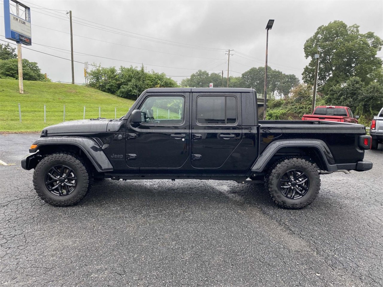 2023 Jeep Gladiator Sport S photo 4