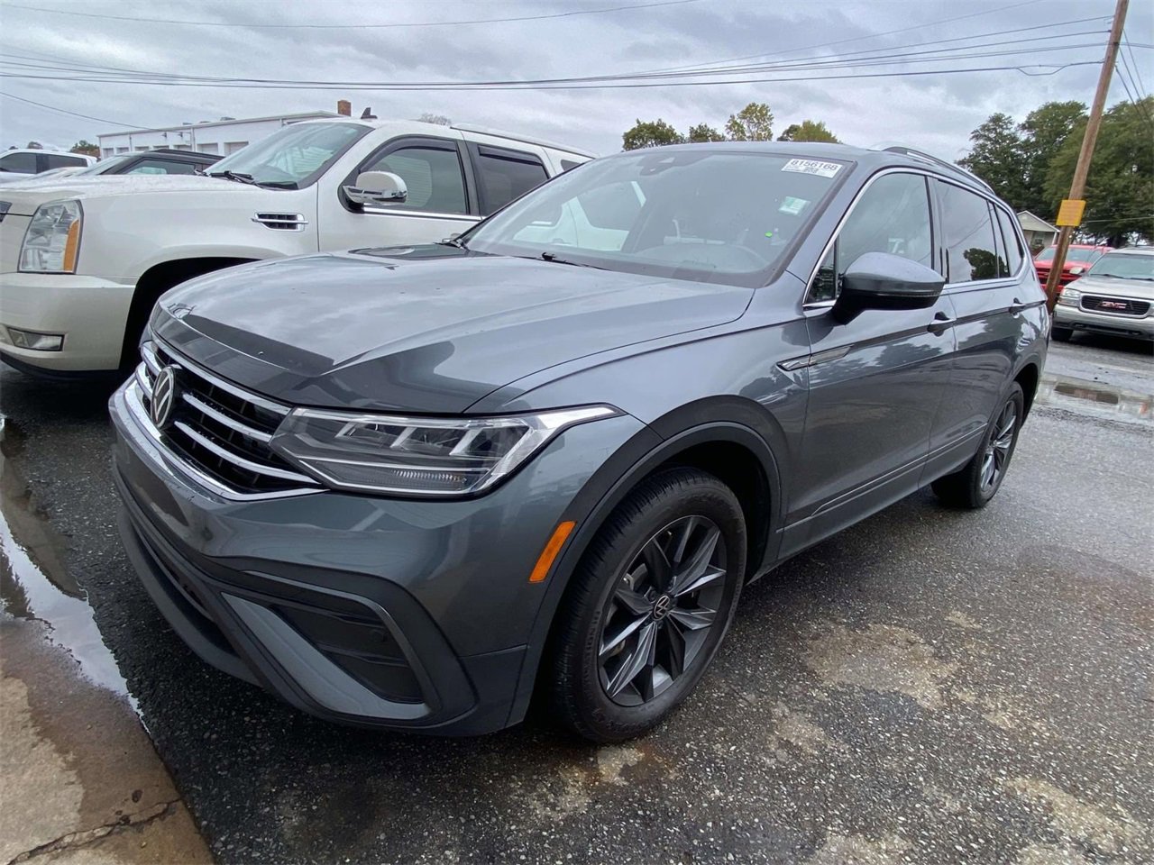 2022 Volkswagen Tiguan SE photo 3