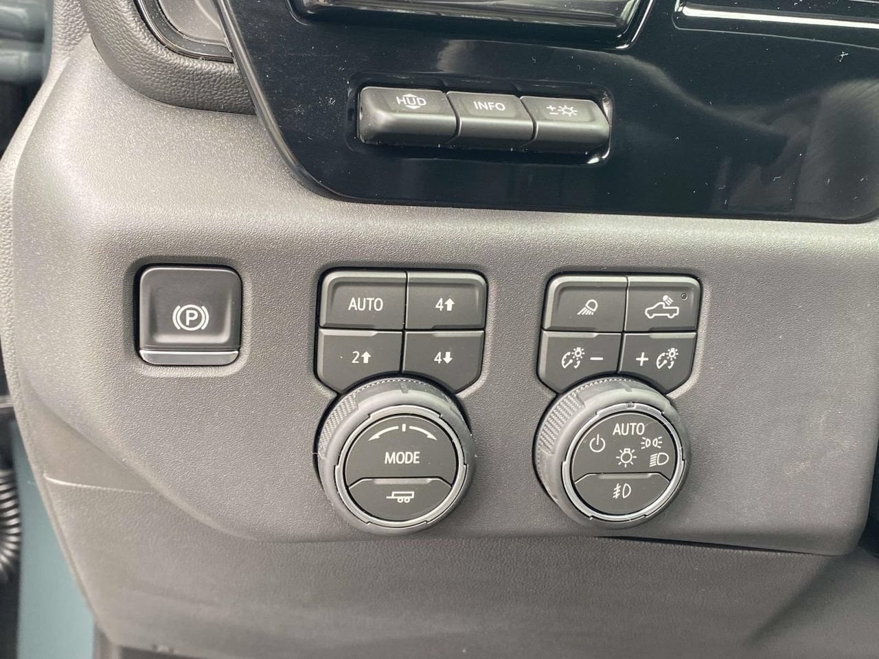 2026 Chevrolet Silverado 1500 ZR2 - Photo 18