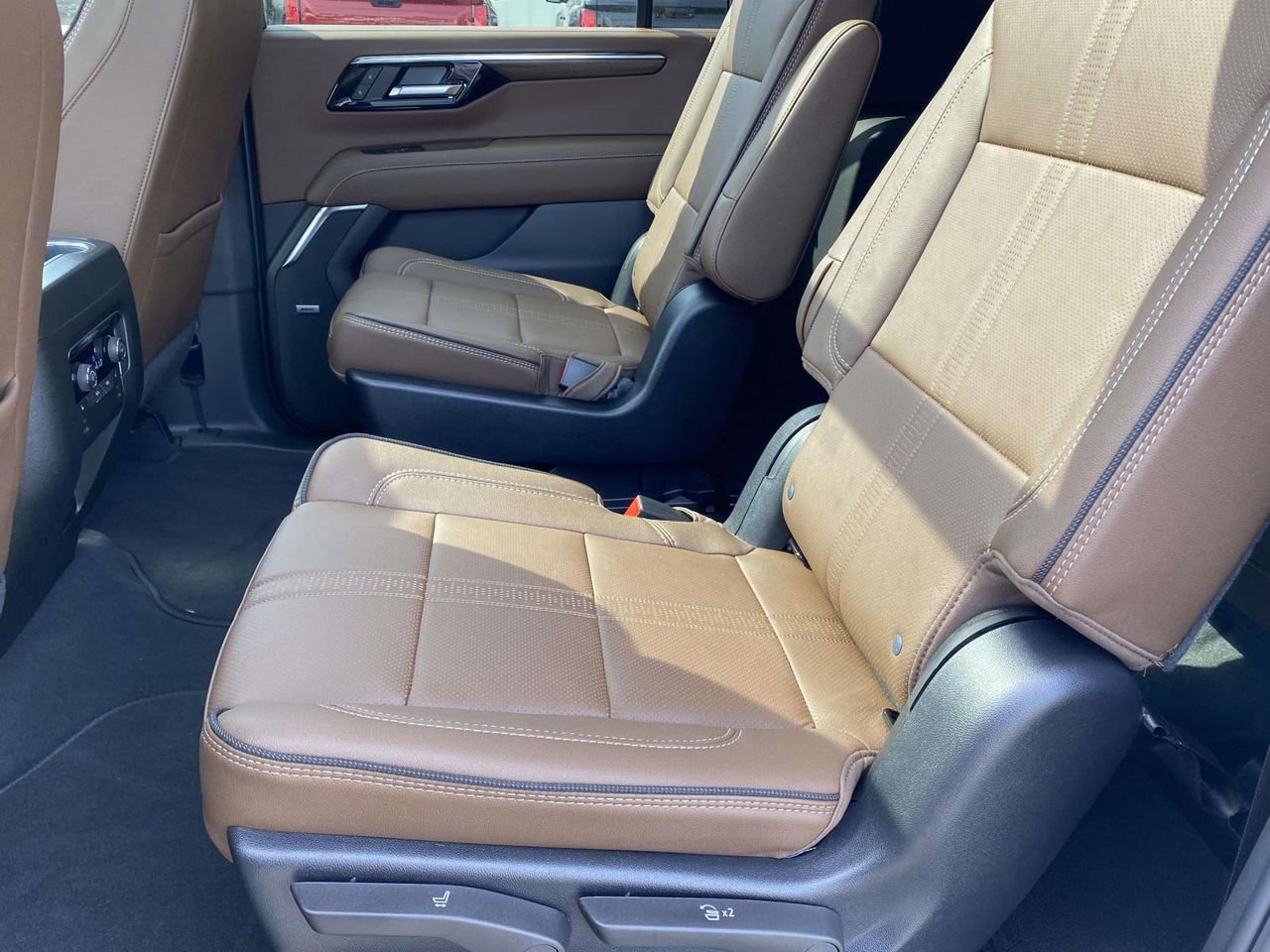 2025 Chevrolet Suburban High Country - Photo 11