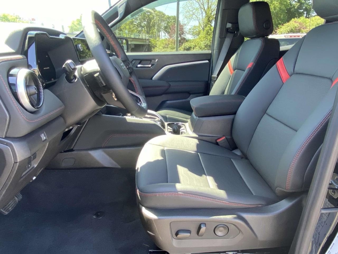 2025 Chevrolet Colorado Z71 - Photo 17
