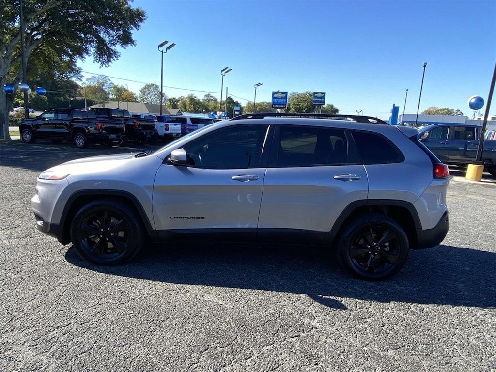 Used 2016 Jeep Cherokee Altitude