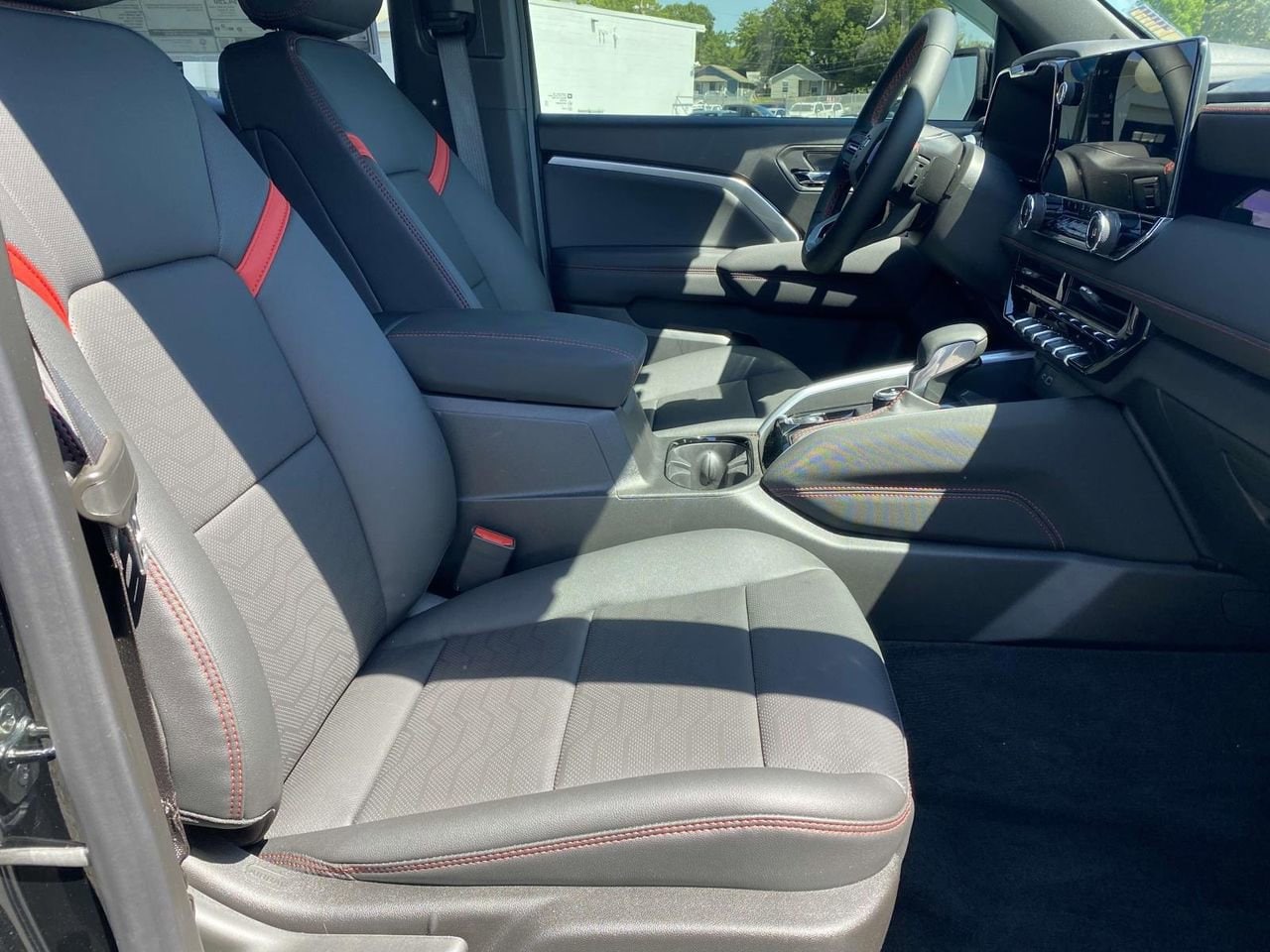 2025 Chevrolet Colorado Z71 - Photo 8