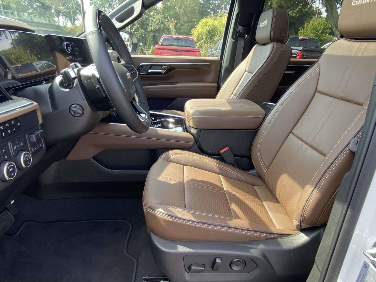 2025 Chevrolet Suburban High Country - Photo 16