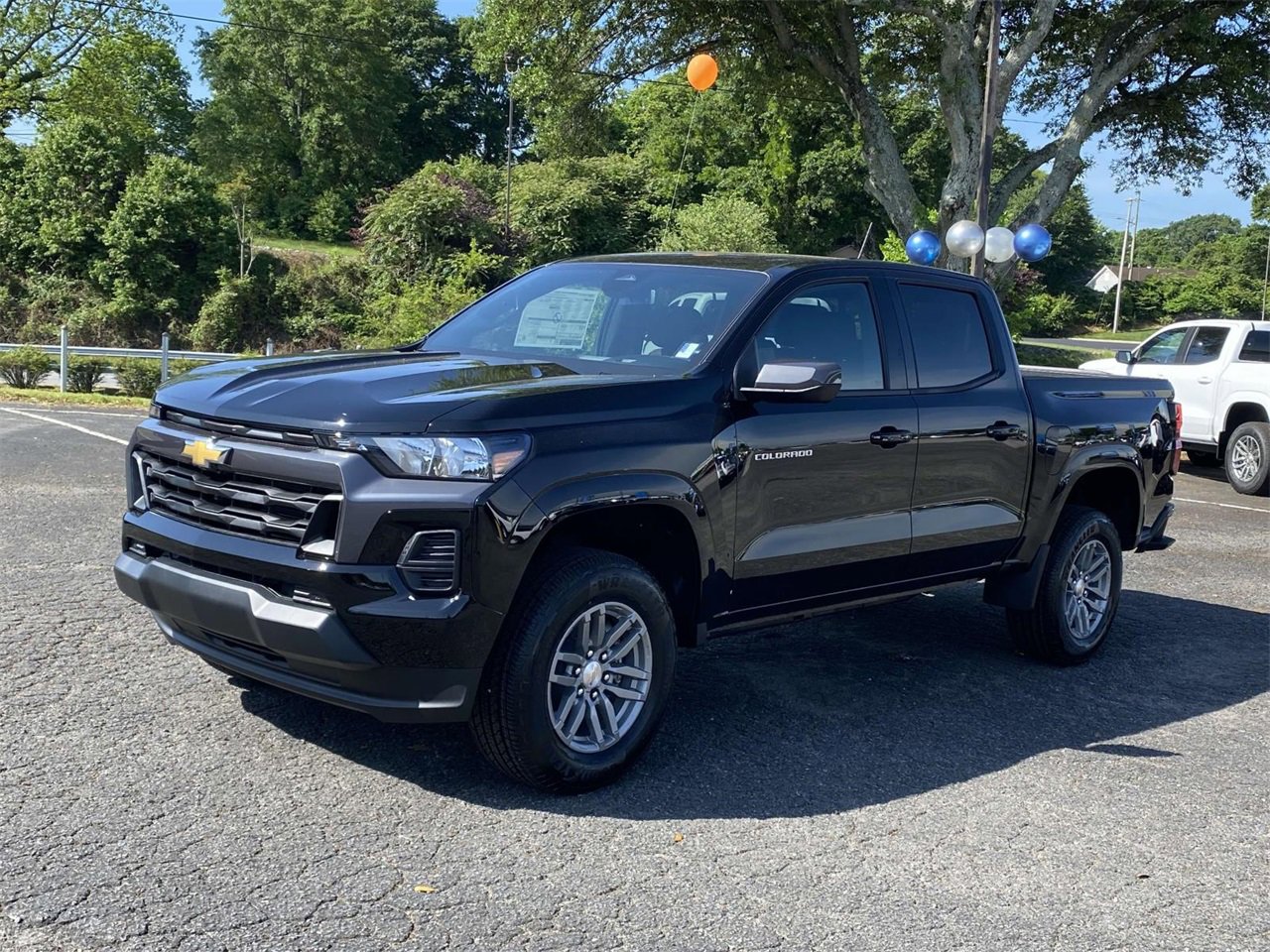 2025 Chevrolet Colorado Work Truck LT photo 3