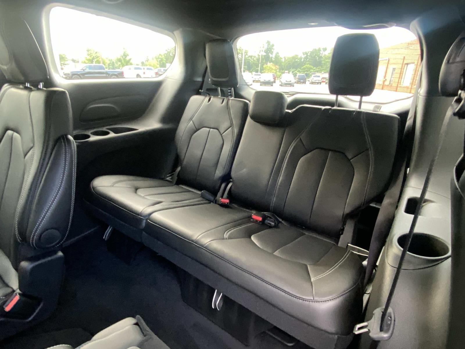 2026 Chrysler Pacifica Select - Photo 11