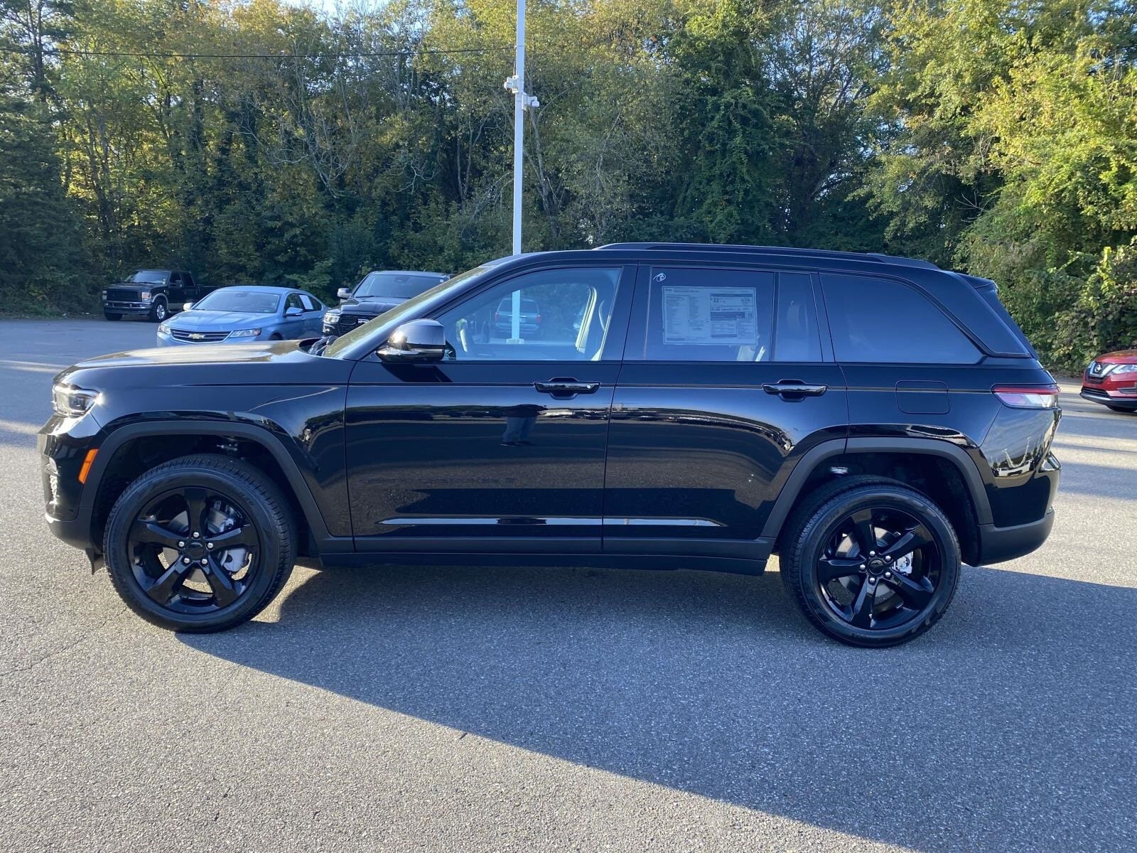 2025 Jeep Grand Cherokee Limited photo 3