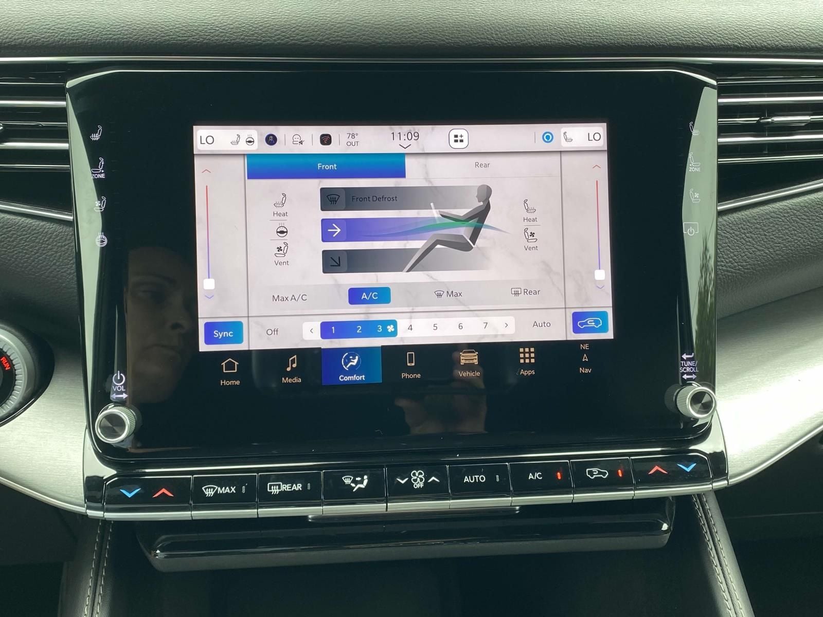 2025 Jeep Wagoneer L Series II - Photo 26