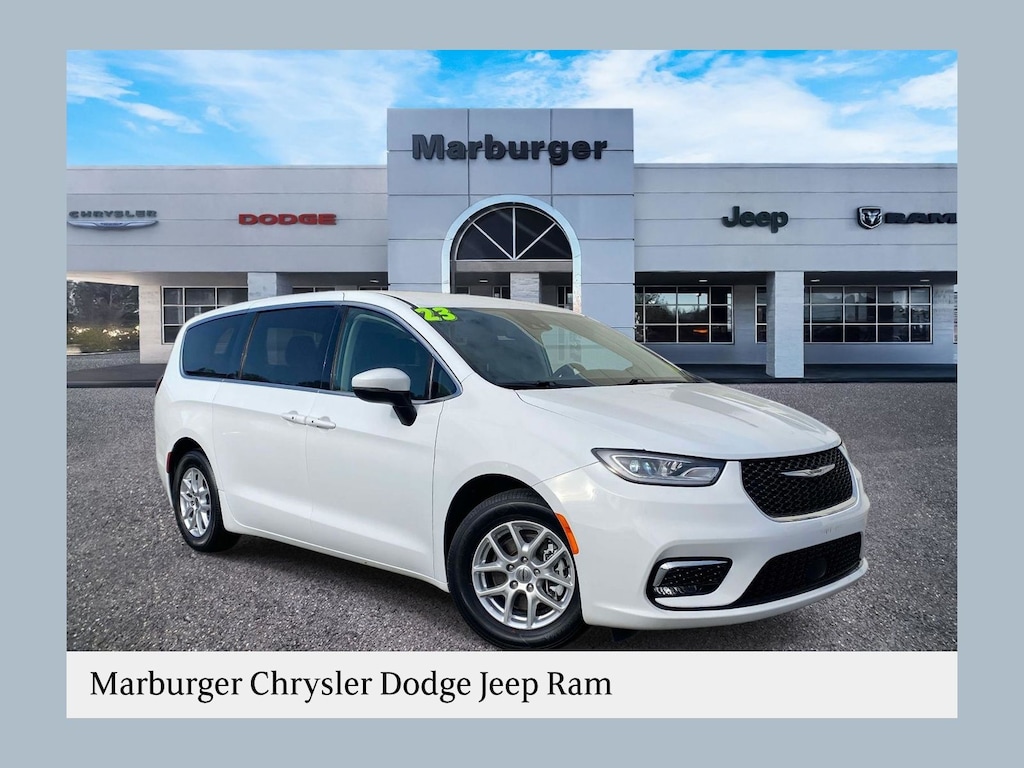 Used 2023 Chrysler Pacifica Touring L