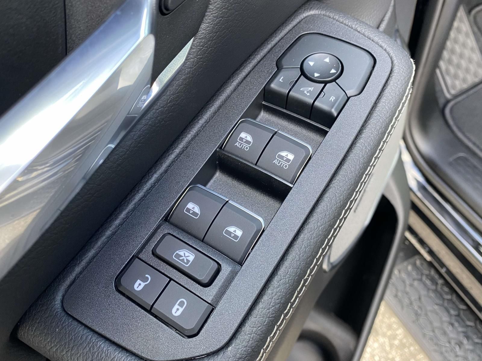 2026 RAM 1500 Laramie - Photo 19