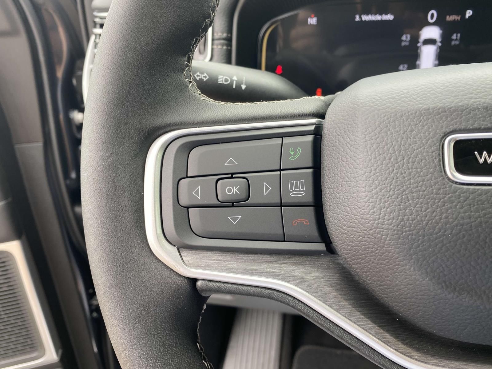 2025 Jeep Wagoneer L Series II - Photo 21