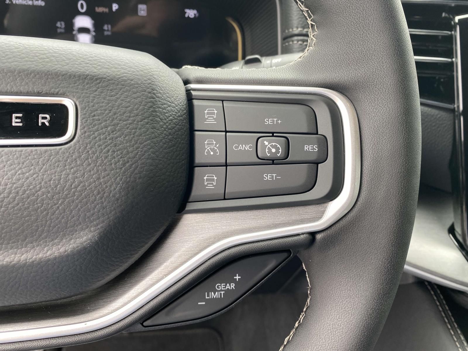 2025 Jeep Wagoneer L Series II - Photo 22