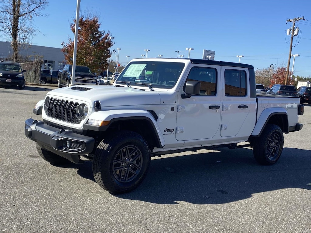 New 2026 Jeep Gladiator SPORT S 4X4 Pickup