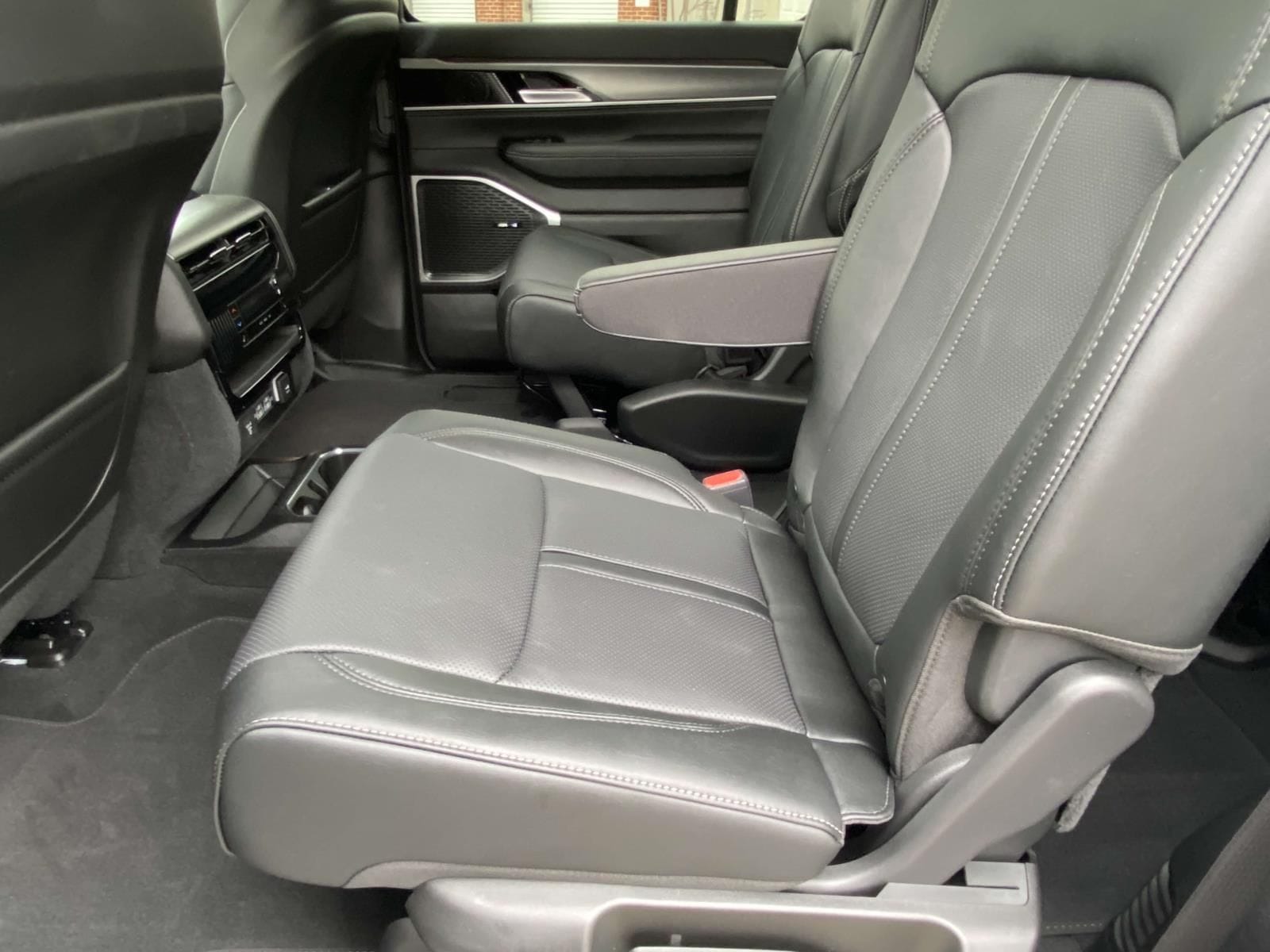 2025 Jeep Wagoneer Series II - Photo 16