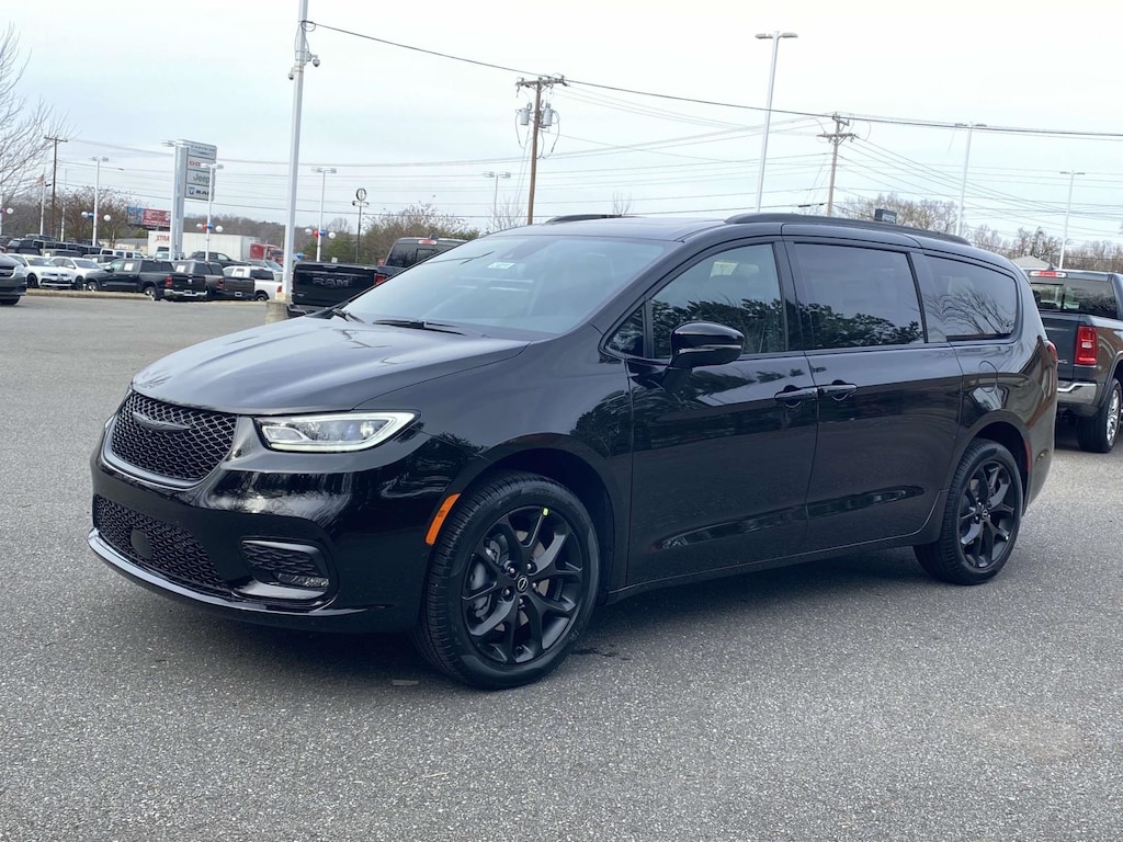 New 2026 Chrysler Pacifica LIMITED AWD Passenger Van