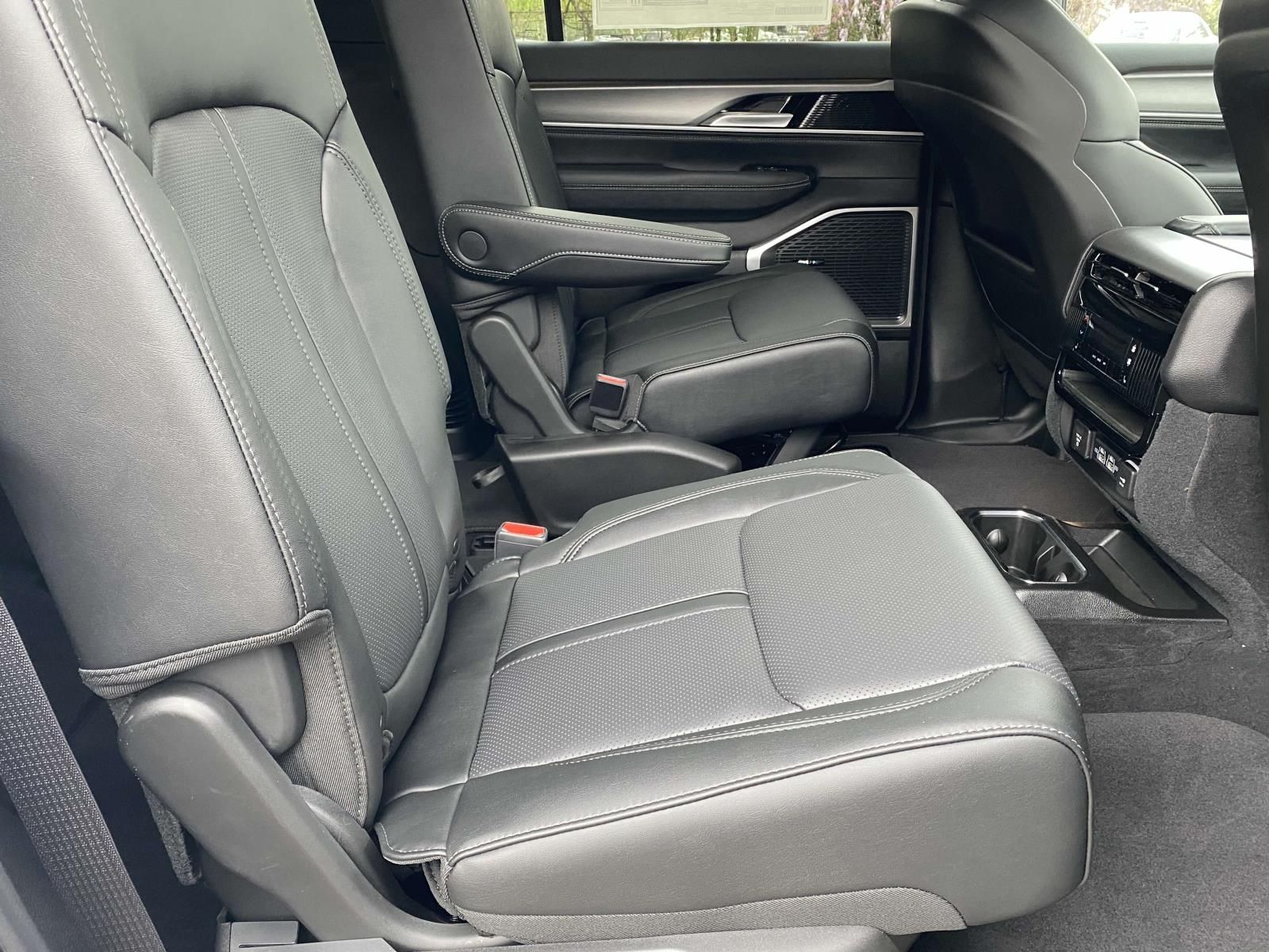 2025 Jeep Wagoneer Series II - Photo 11