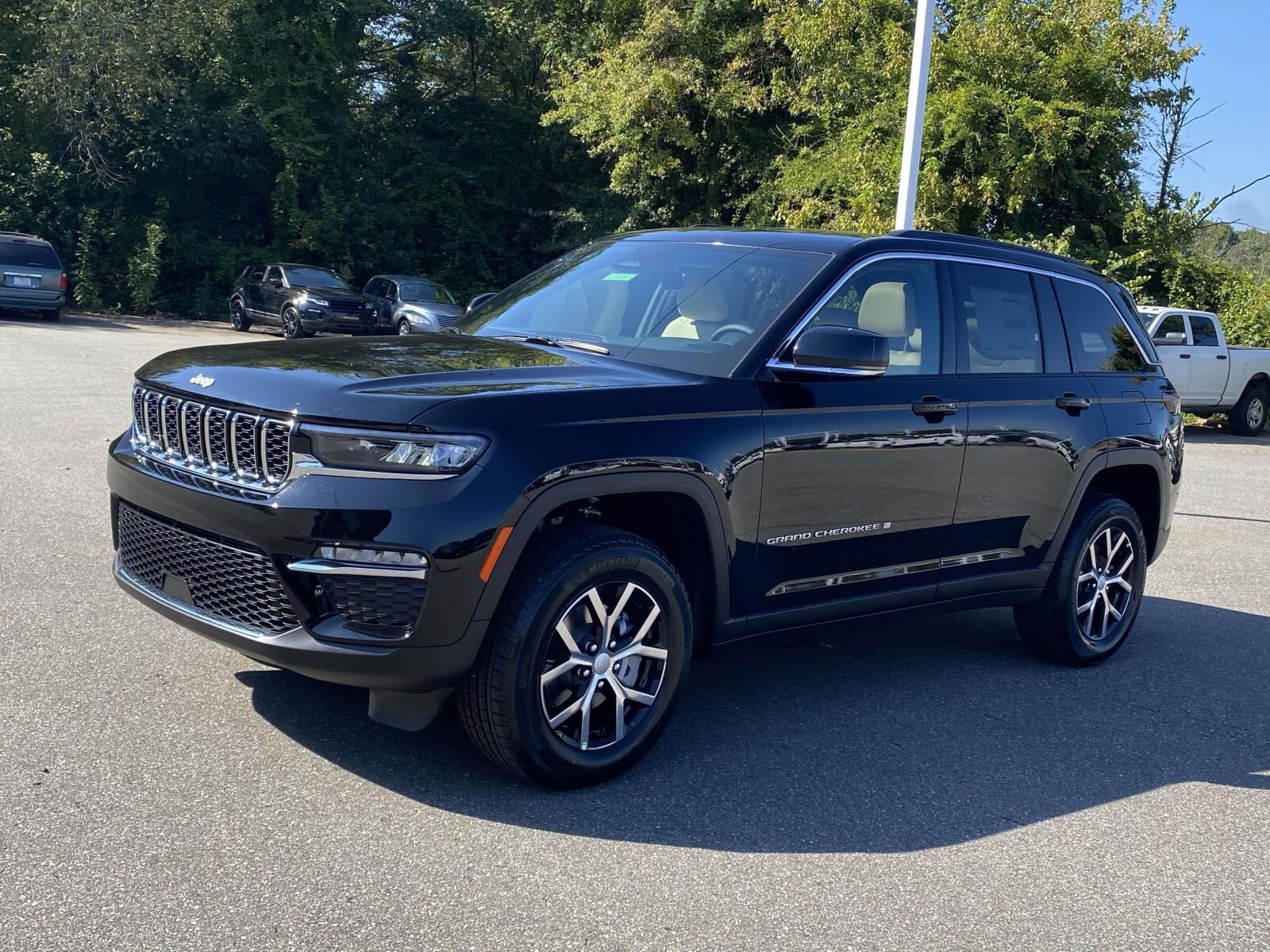 2025 Jeep Grand Cherokee Limited photo 3