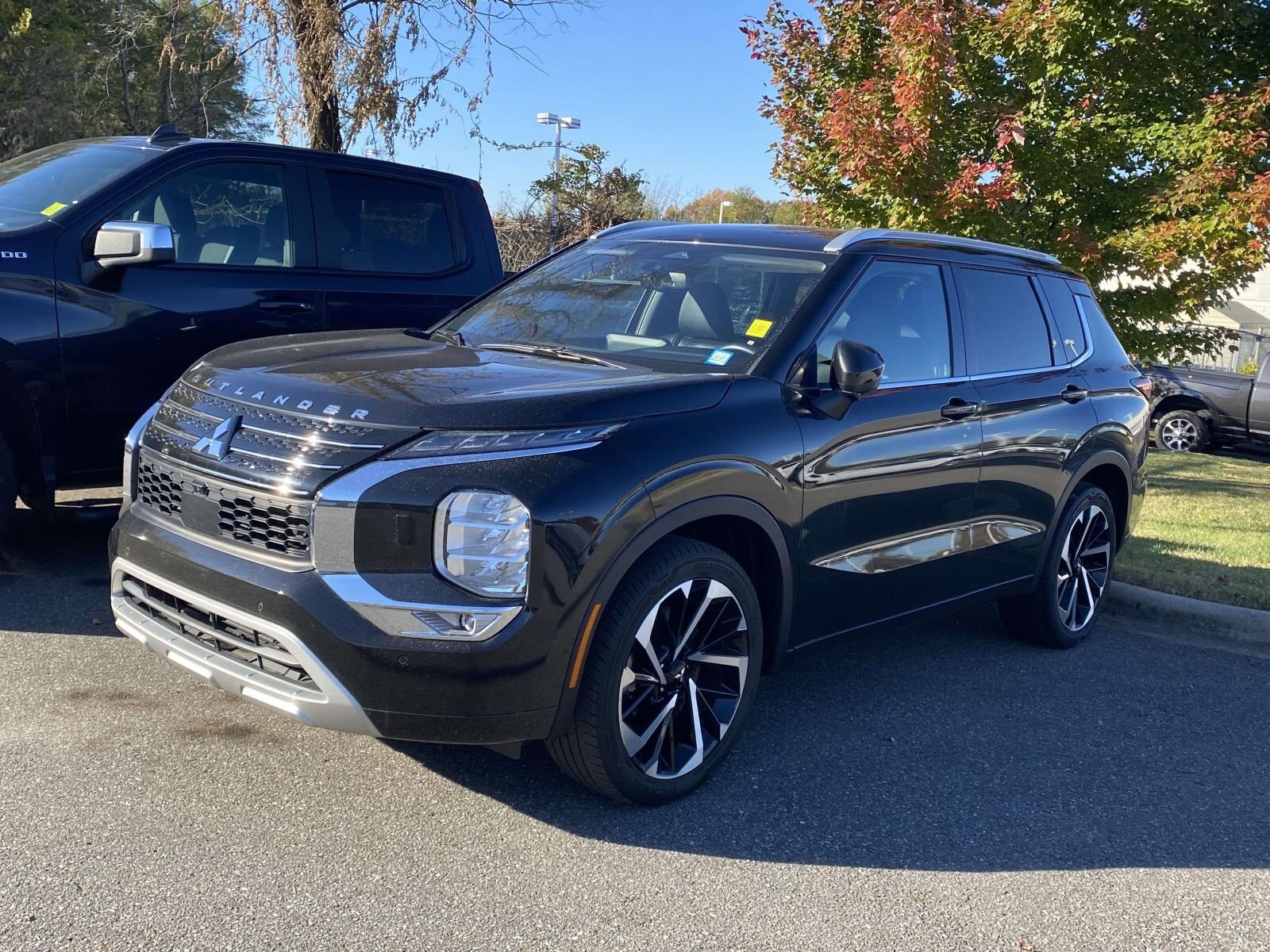 2022 Mitsubishi Outlander SEL photo 3