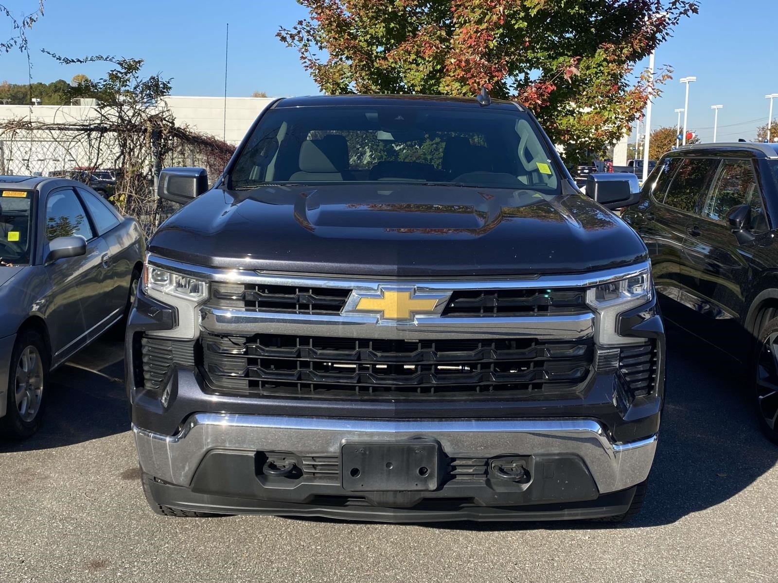 2022 Chevrolet Silverado 1500 LT photo 2