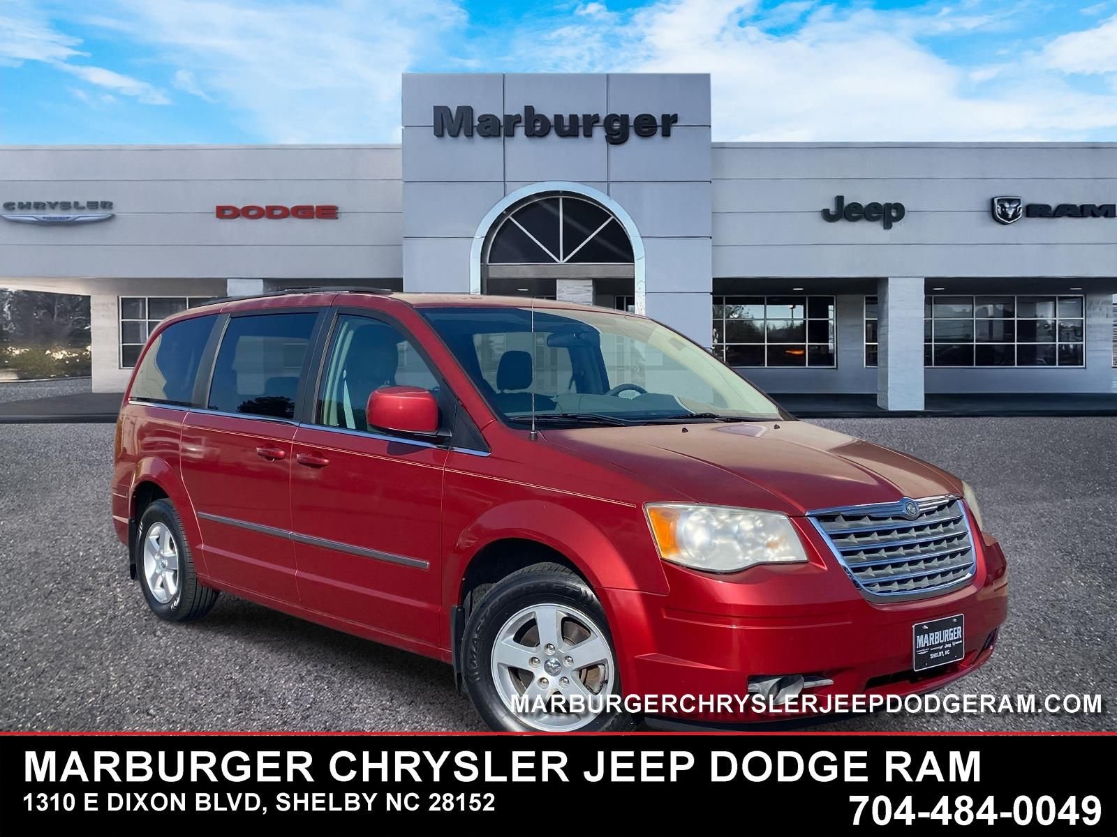 2009 Chrysler Town & Country Touring's photo