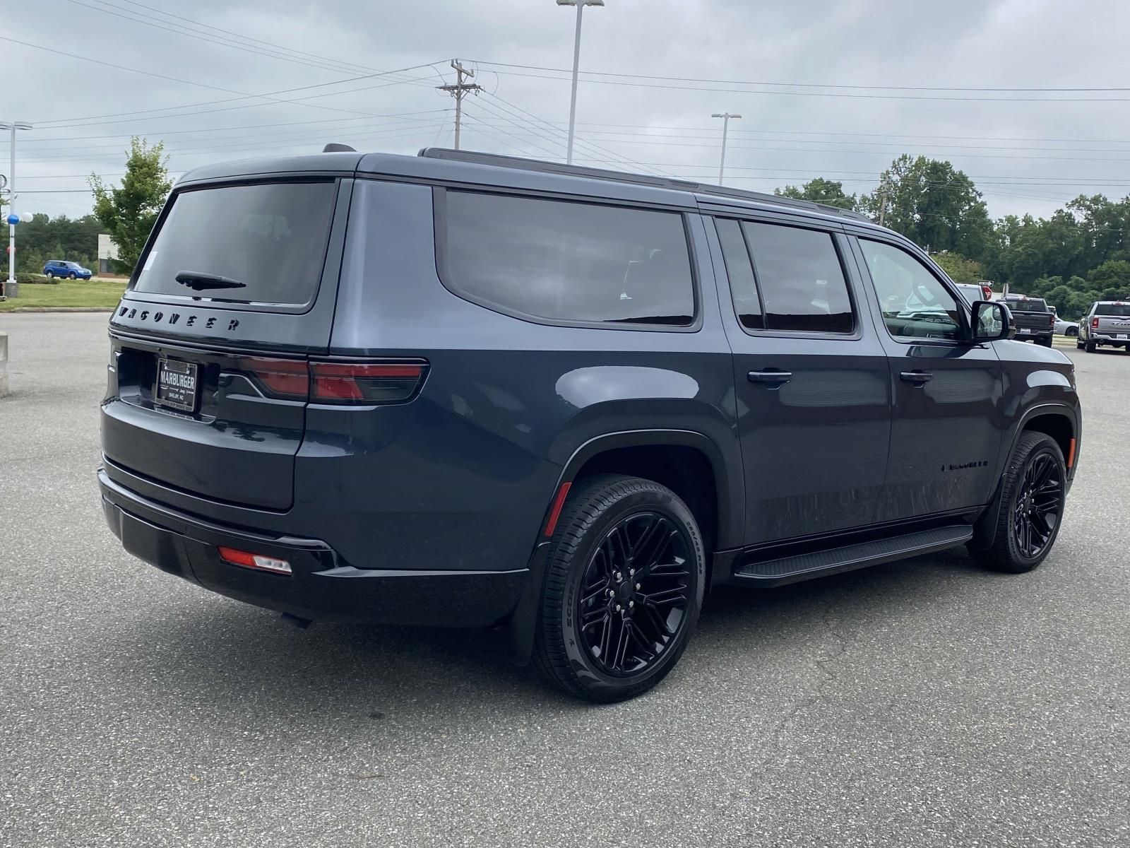2025 Jeep Wagoneer L Series II - Photo 8