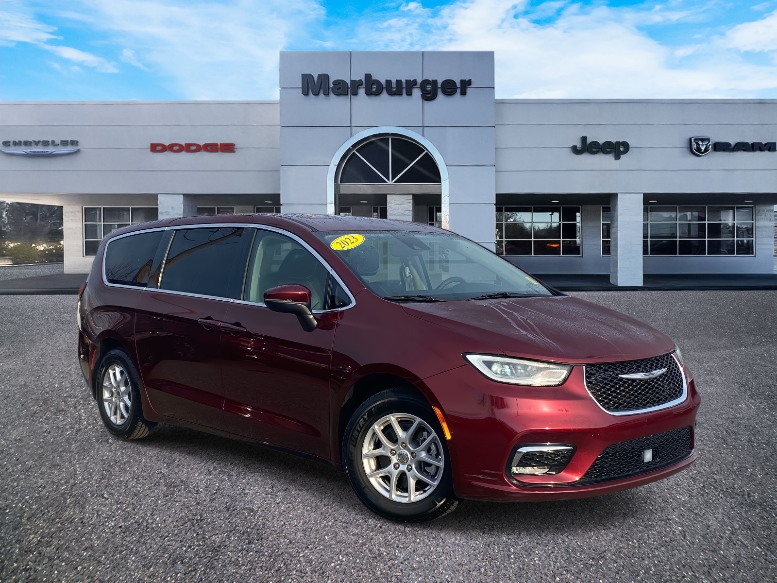 2023 Chrysler Pacifica Touring L's photo