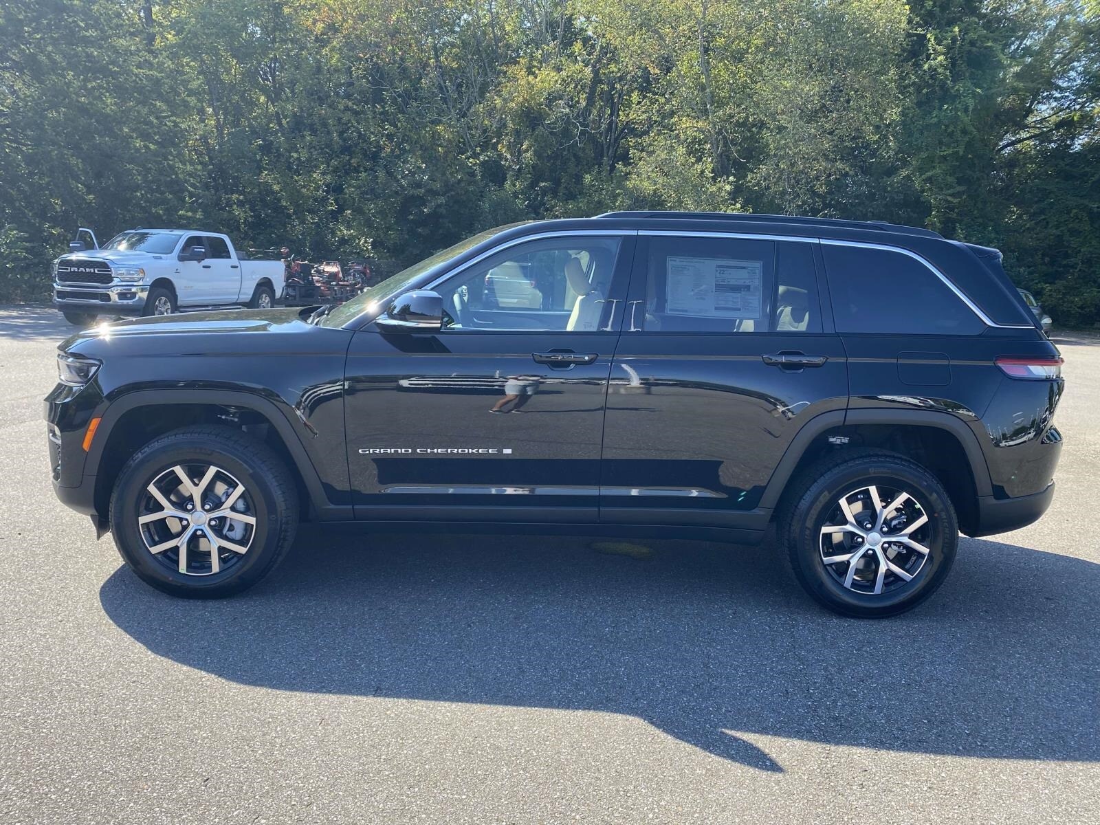 2025 Jeep Grand Cherokee Limited photo 4