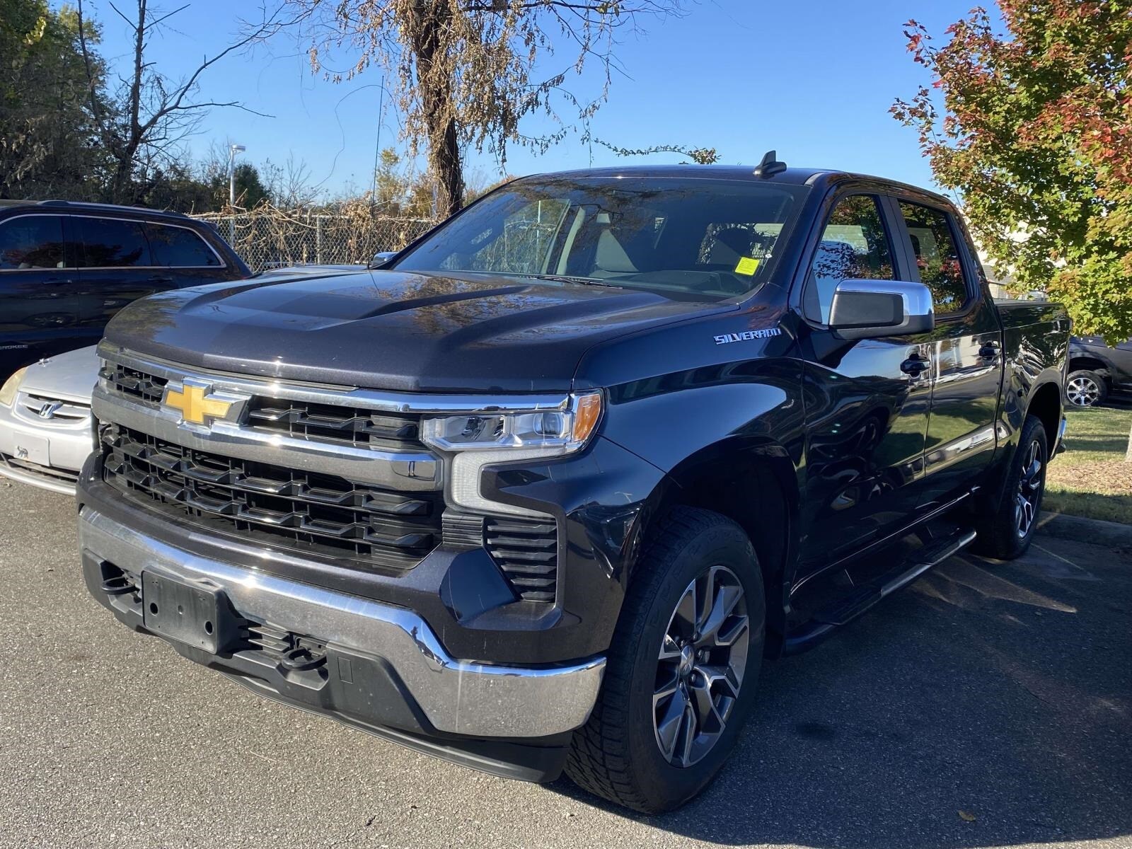 2022 Chevrolet Silverado 1500 LT photo 3