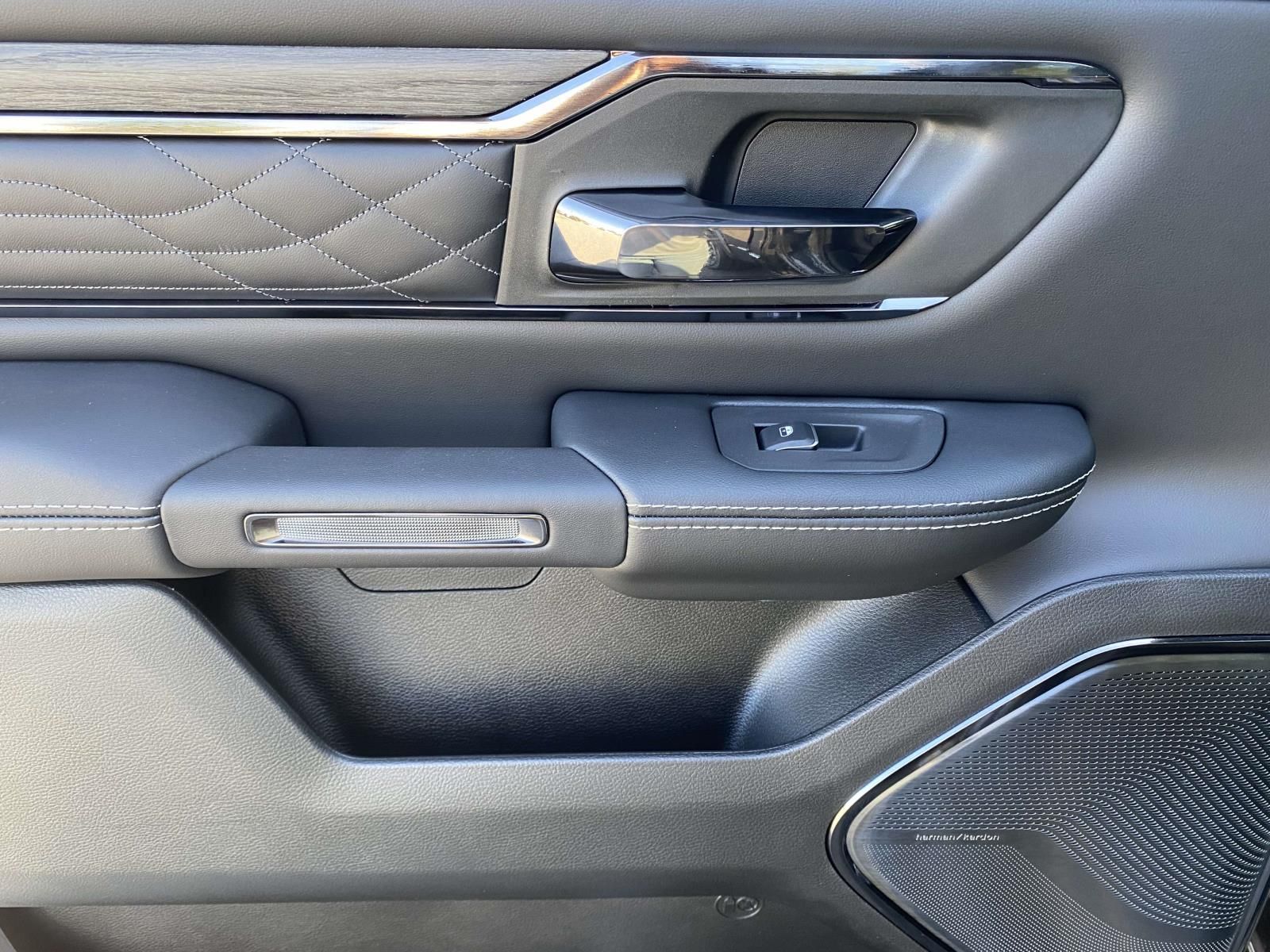 2026 RAM 1500 Limited - Photo 16
