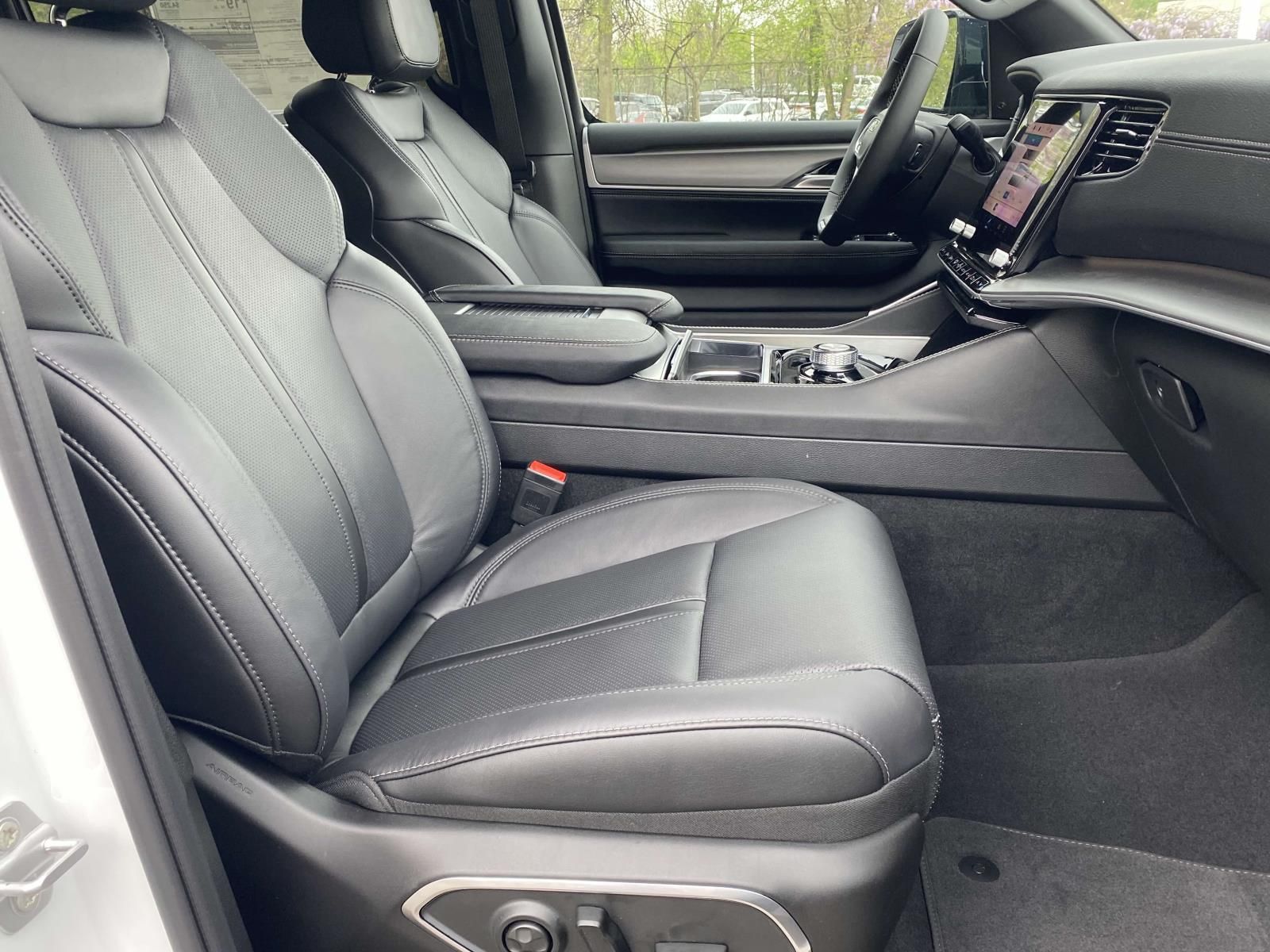 2025 Jeep Wagoneer Series II - Photo 9