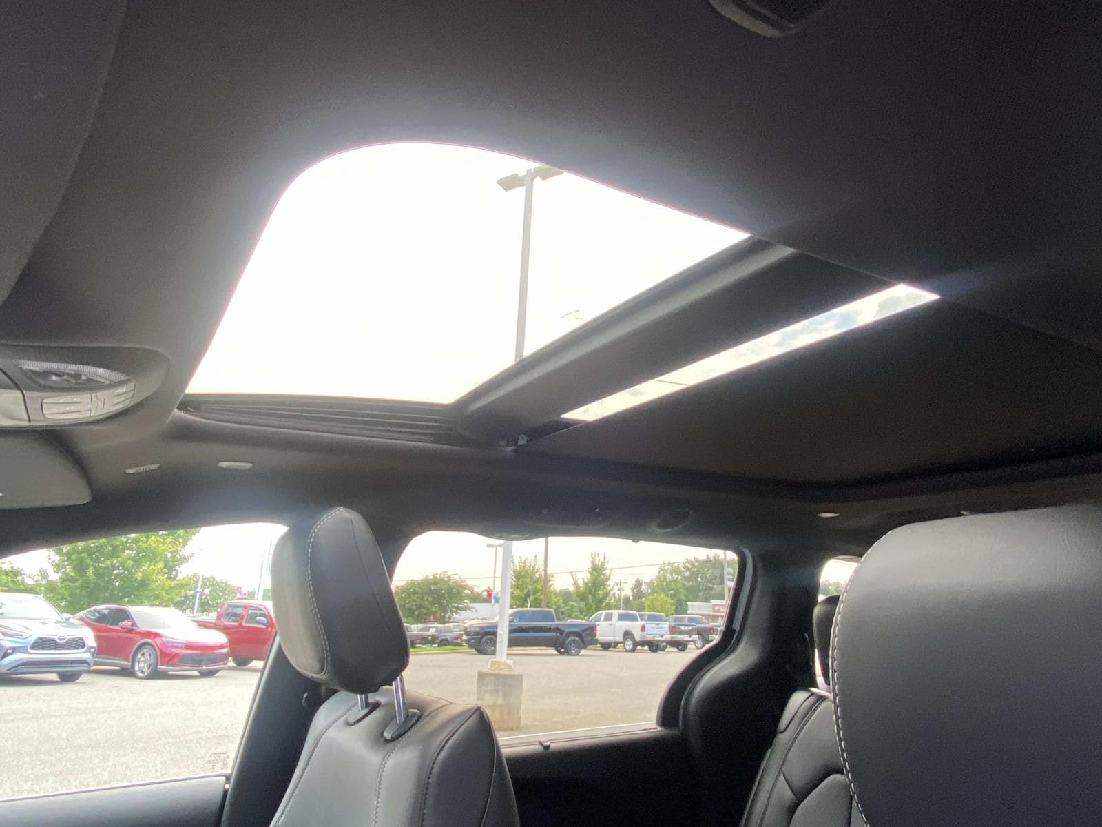 2026 Chrysler Pacifica Select - Photo 15