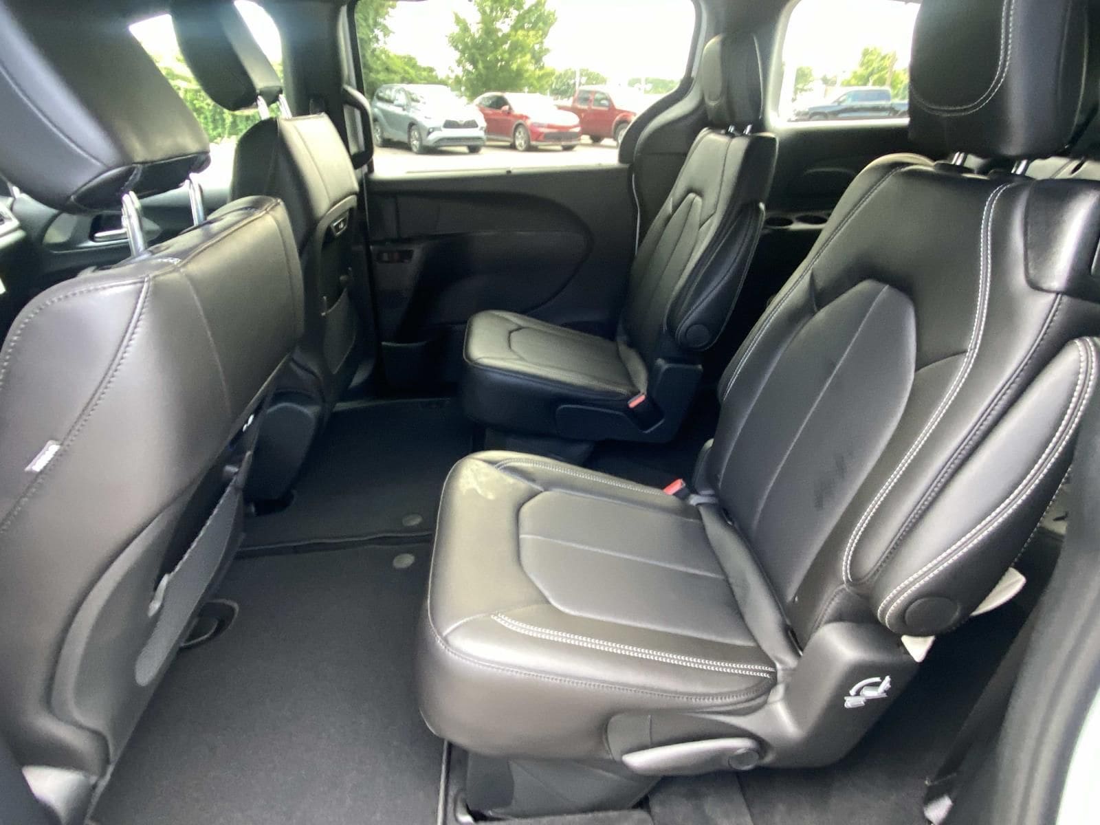 2026 Chrysler Pacifica Select - Photo 10
