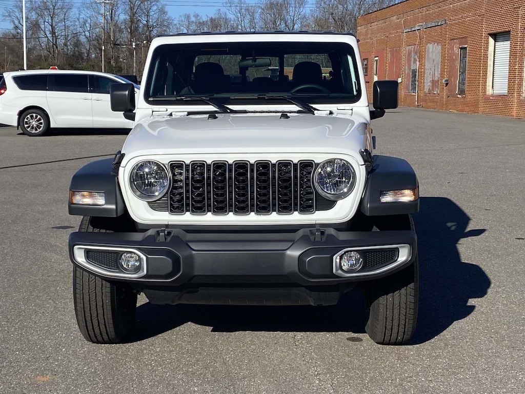 New 2026 Jeep Gladiator SPORT 4X4 Pickup