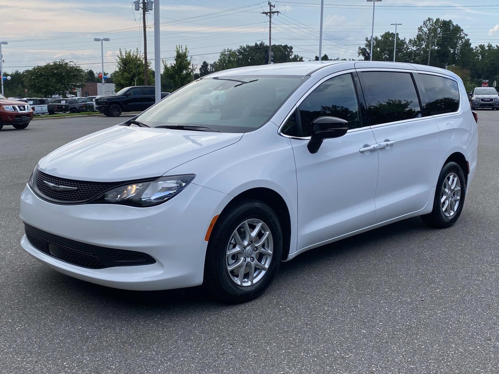2026 Chrysler Voyager LX photo 3