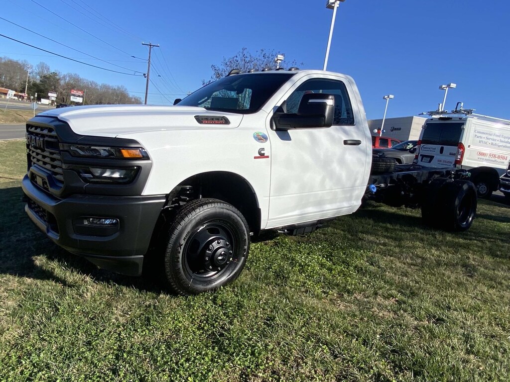 New 2026 Ram 3500 Chassis Cab TRADESMAN REGULAR 4X4 84' CA Pickup