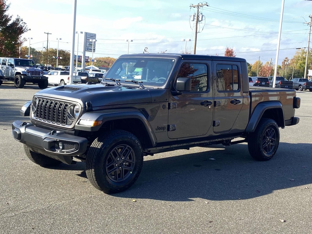 New 2026 Jeep Gladiator SPORT S 4X4 Pickup