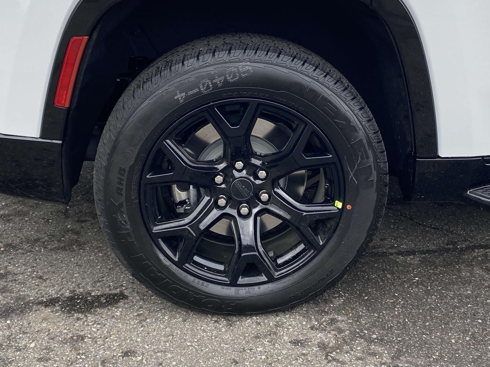 2025 Jeep Wagoneer Series II - Photo 8