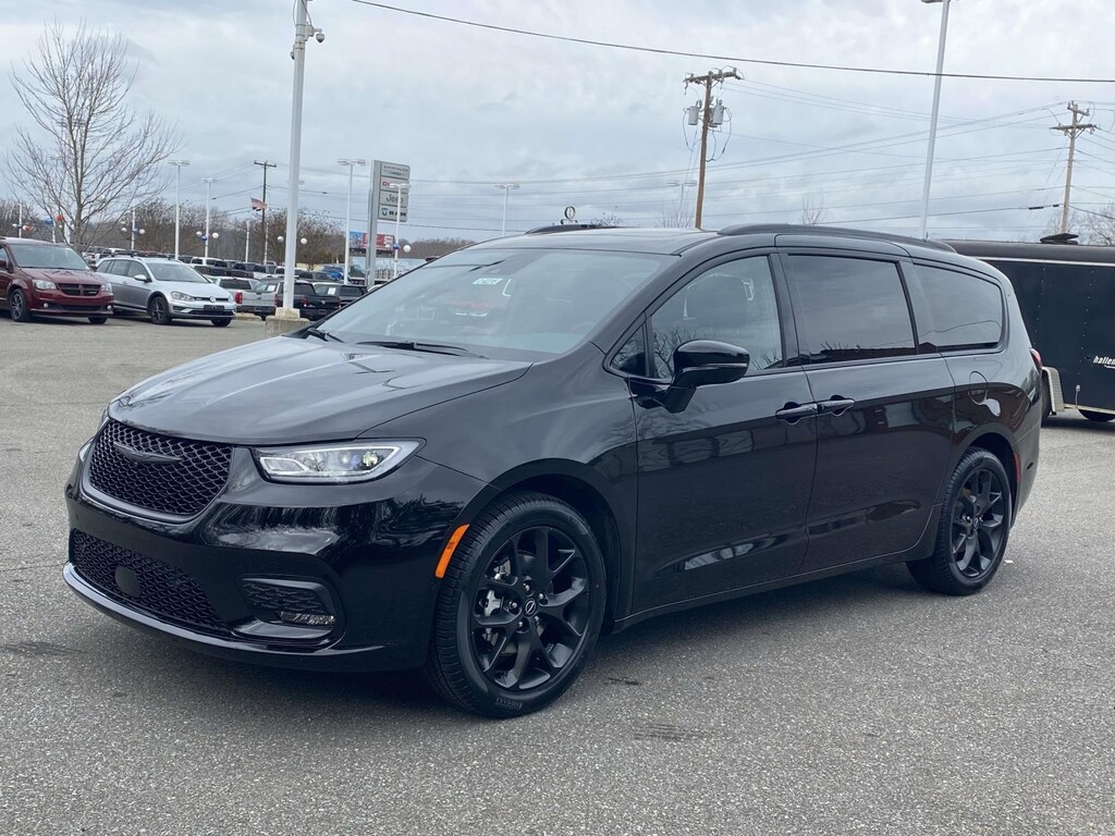 New 2026 Chrysler Pacifica LIMITED Passenger Van