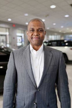 Staff member Darius Bennet from ID_fe402bbeadba