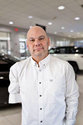 Staff member Jose Garcia from ID_e3416d38ce1b