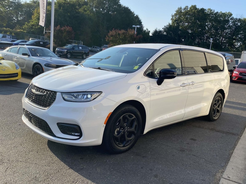 Used 2024 Chrysler Pacifica Hybrid Select S Appearance Minivan/Van