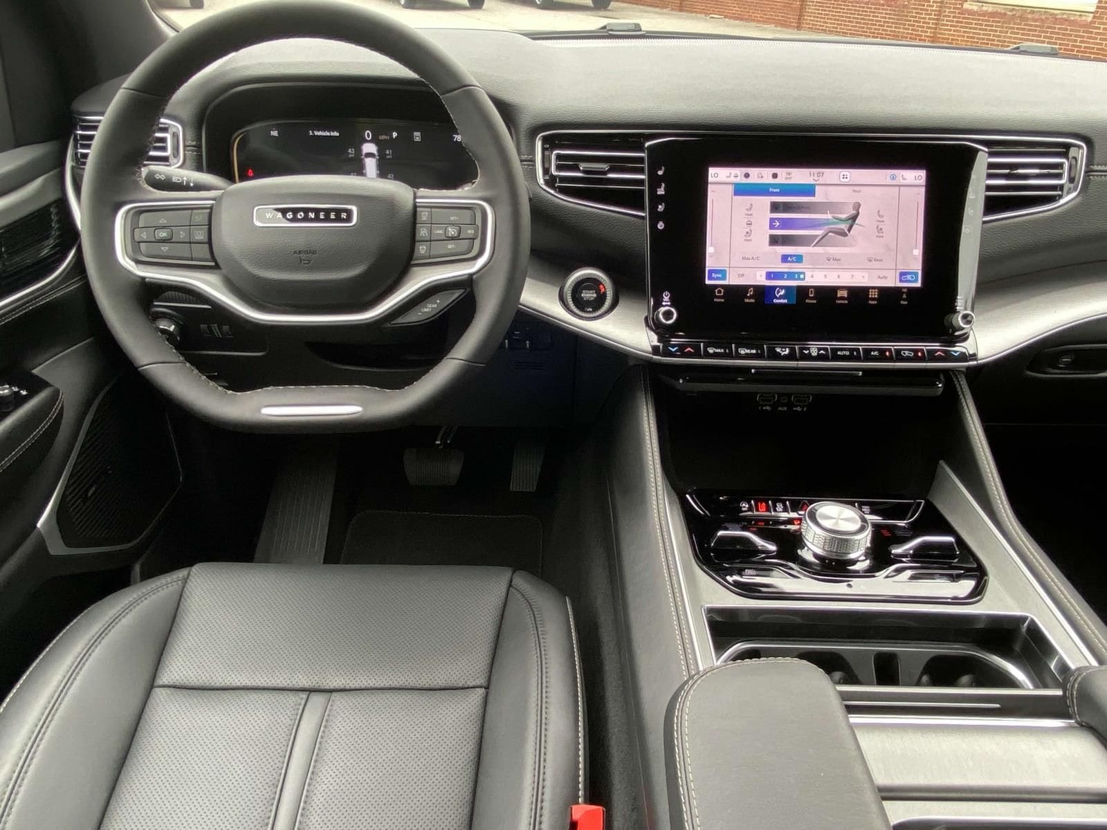 2025 Jeep Wagoneer L Series II - Photo 11