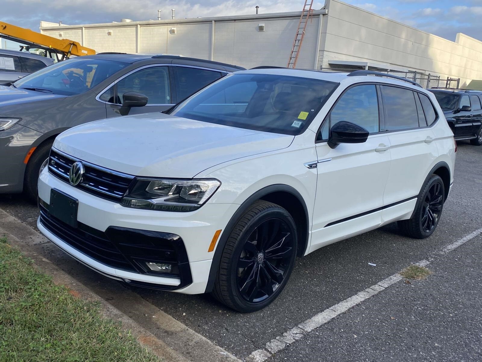 2021 Volkswagen Tiguan SE R-Line Black photo 2