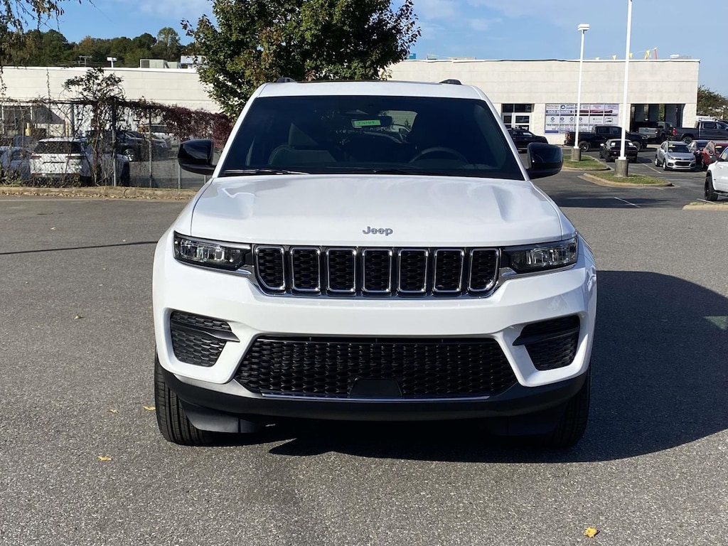 New 2025 Jeep Grand Cherokee LAREDO X 4X4 Sport Utility