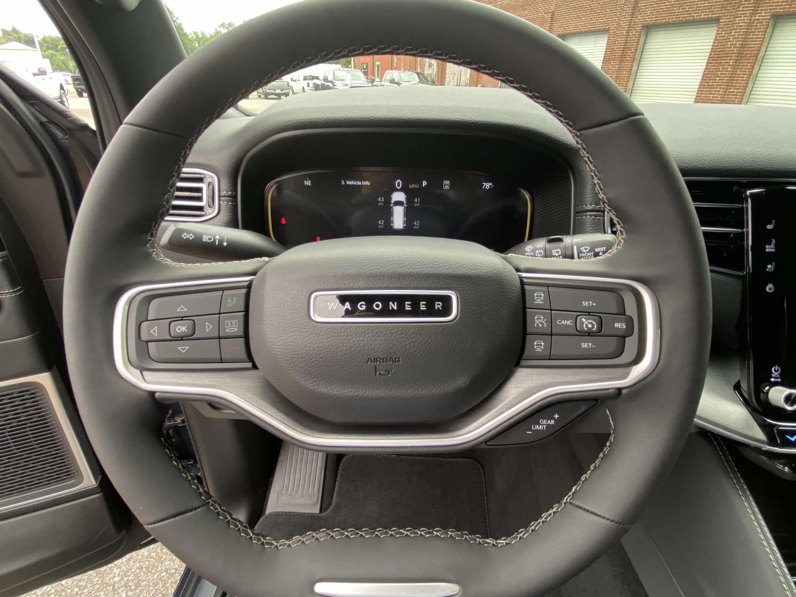 2025 Jeep Wagoneer L Series II - Photo 20