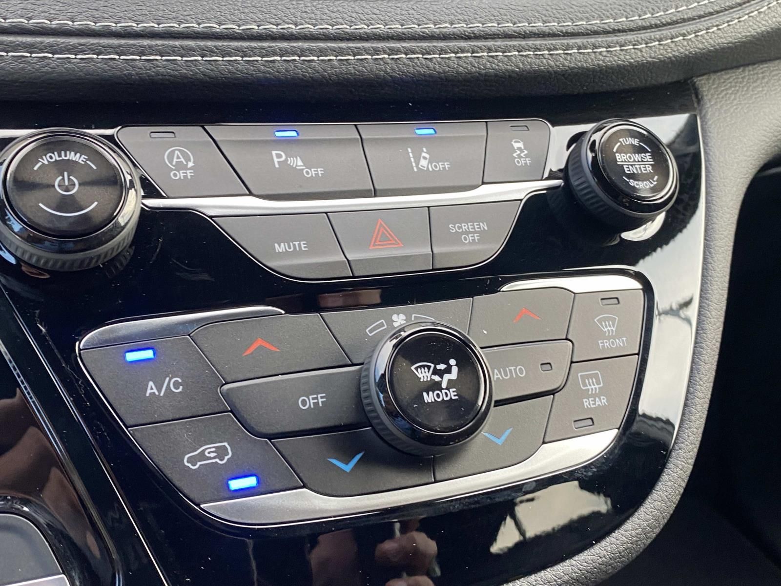 2026 Chrysler Pacifica Select - Photo 27