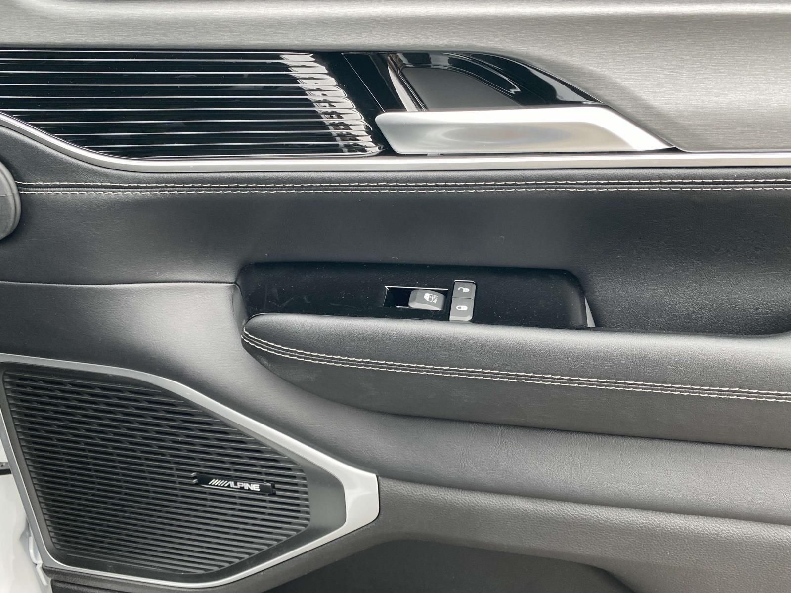 2025 Jeep Wagoneer Series II - Photo 10