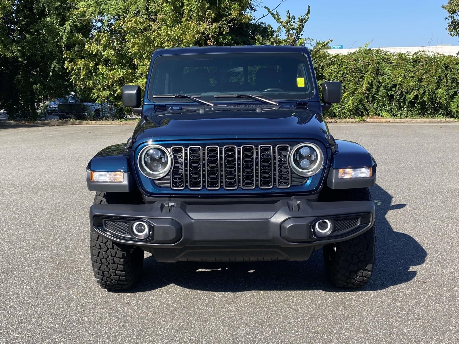 2025 Jeep Gladiator Sport photo 2