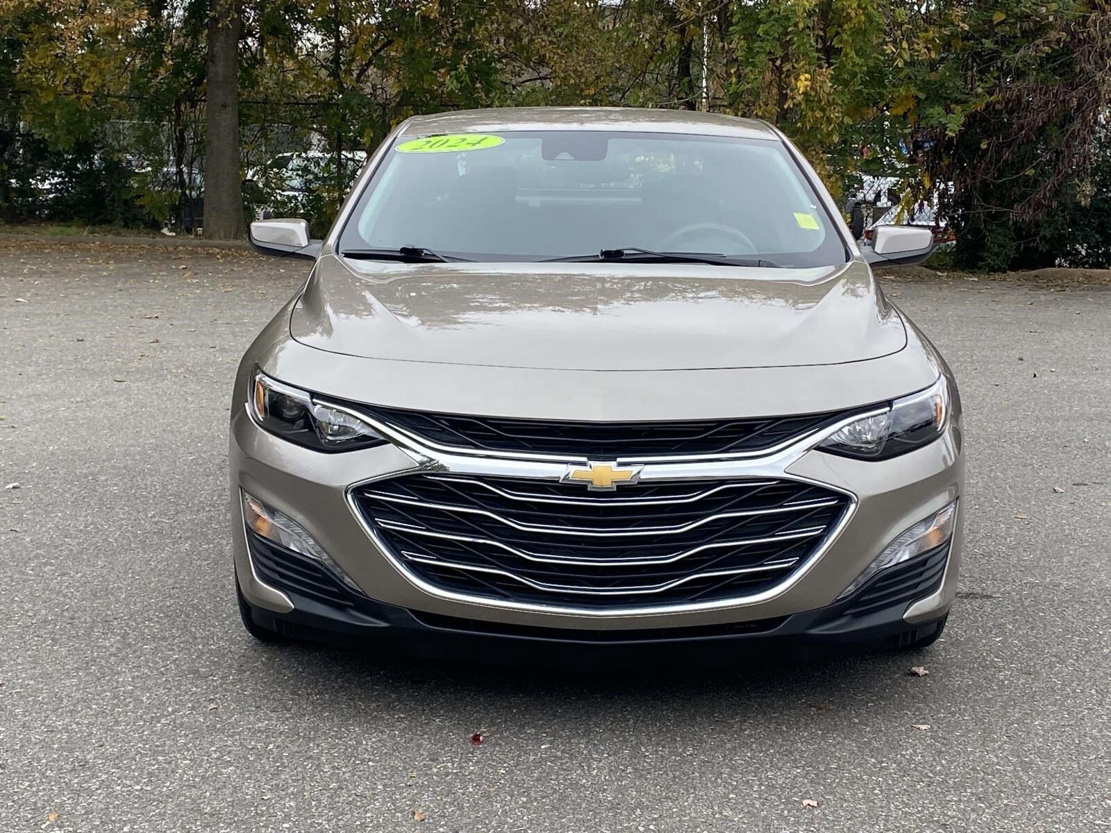 2024 Chevrolet Malibu 1LT photo 2