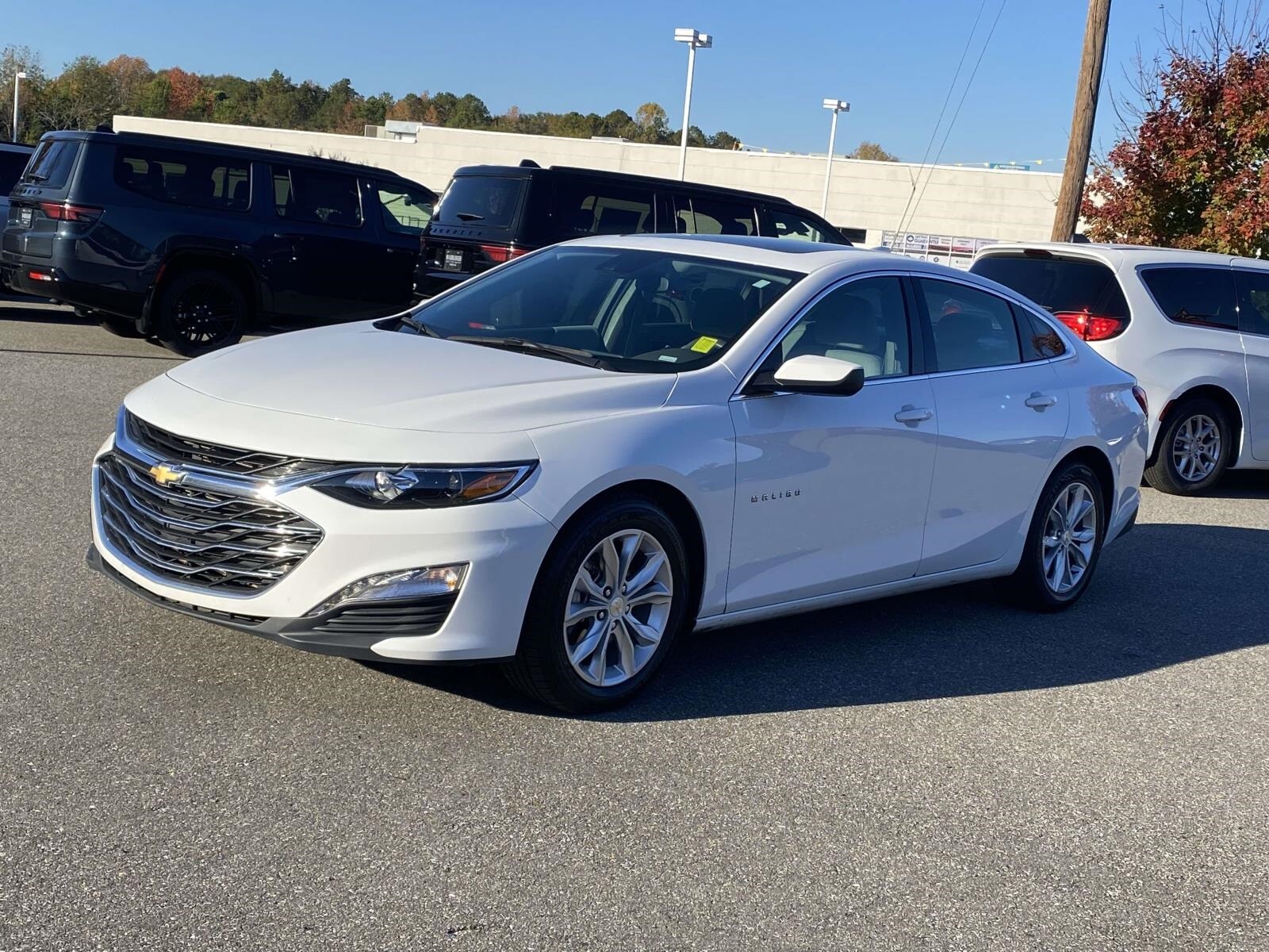 2024 Chevrolet Malibu 1LT photo 2